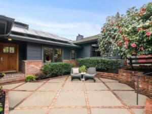 1009 Overlook Front Patio